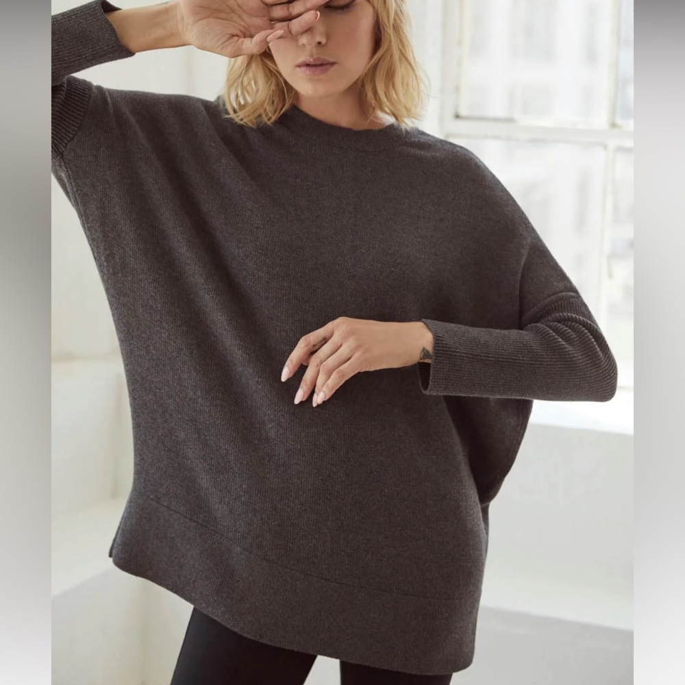 Vetta The Oversized Convertible Sweater in Dark Heather Grey Size XS